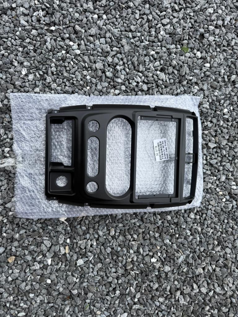 Suzuki Jimny dashboard front paneel voor 9” radio, Ophalen, Suzuki