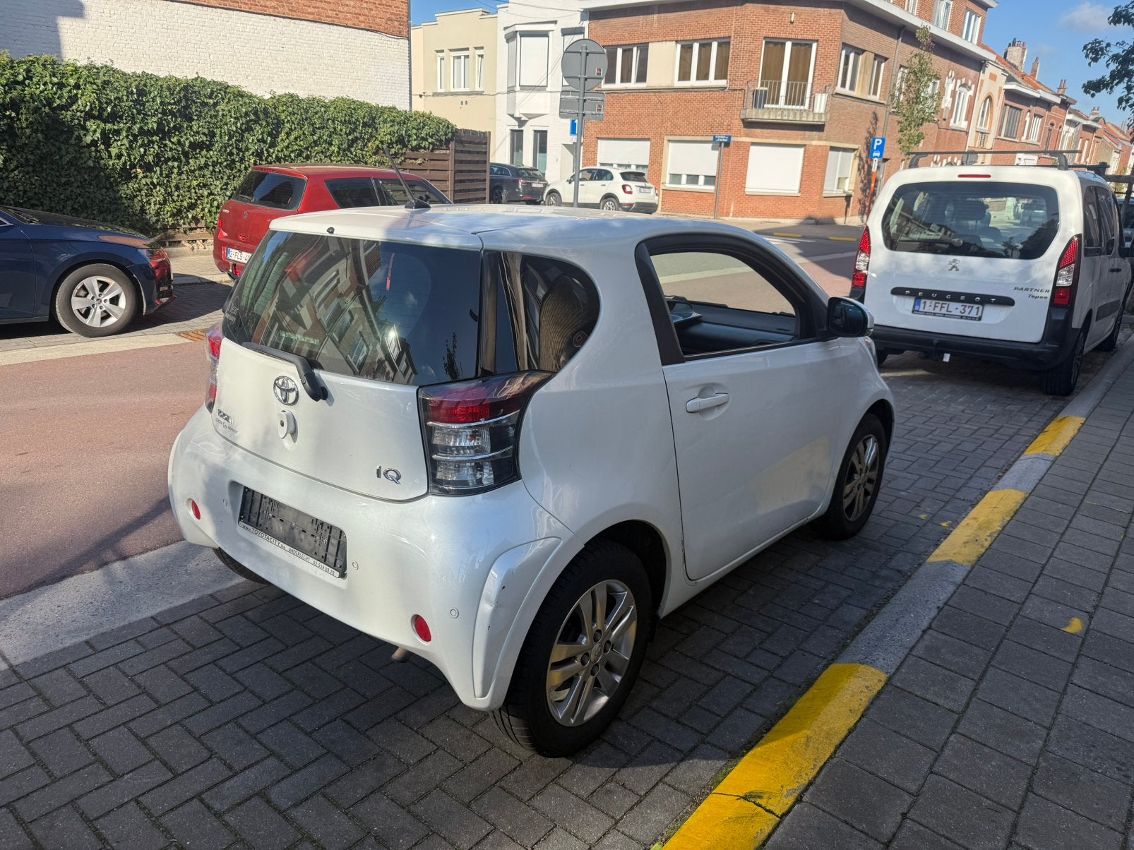 TOYOTA IQ 1000cc benzine, Auto's, Stof, 50 kW, Zwart, Wit