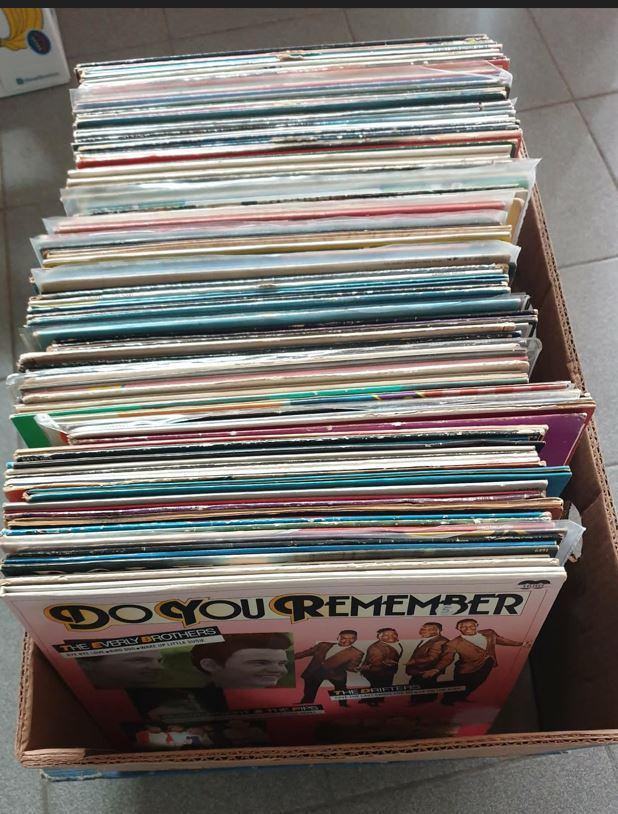 OPRUIMACTIE :  3 BANANENDOZEN VOL LP's - meer dan 320 stuks, 12 pouces, Pochette gatefold, 1980 - 1989, Enlèvement