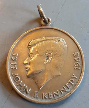 pendentif medaille commemoratif JFK 1917/1963, Ophalen of Verzenden, Brons