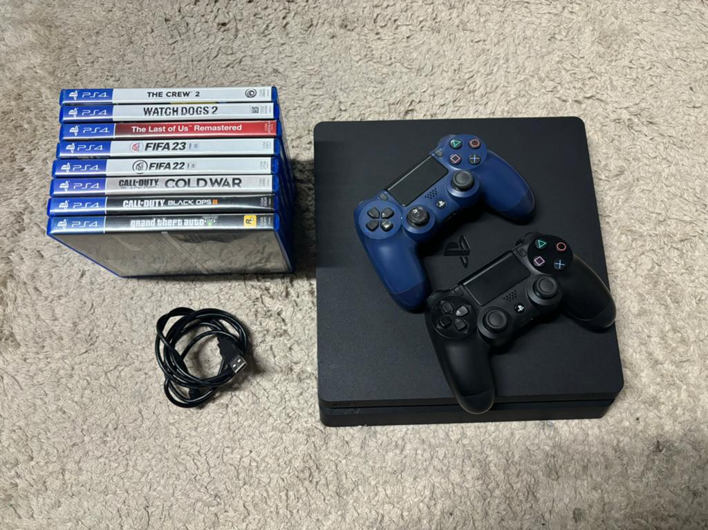 PS4 + 2controllers + 8 games, Ophalen, Zo goed als nieuw, Slim