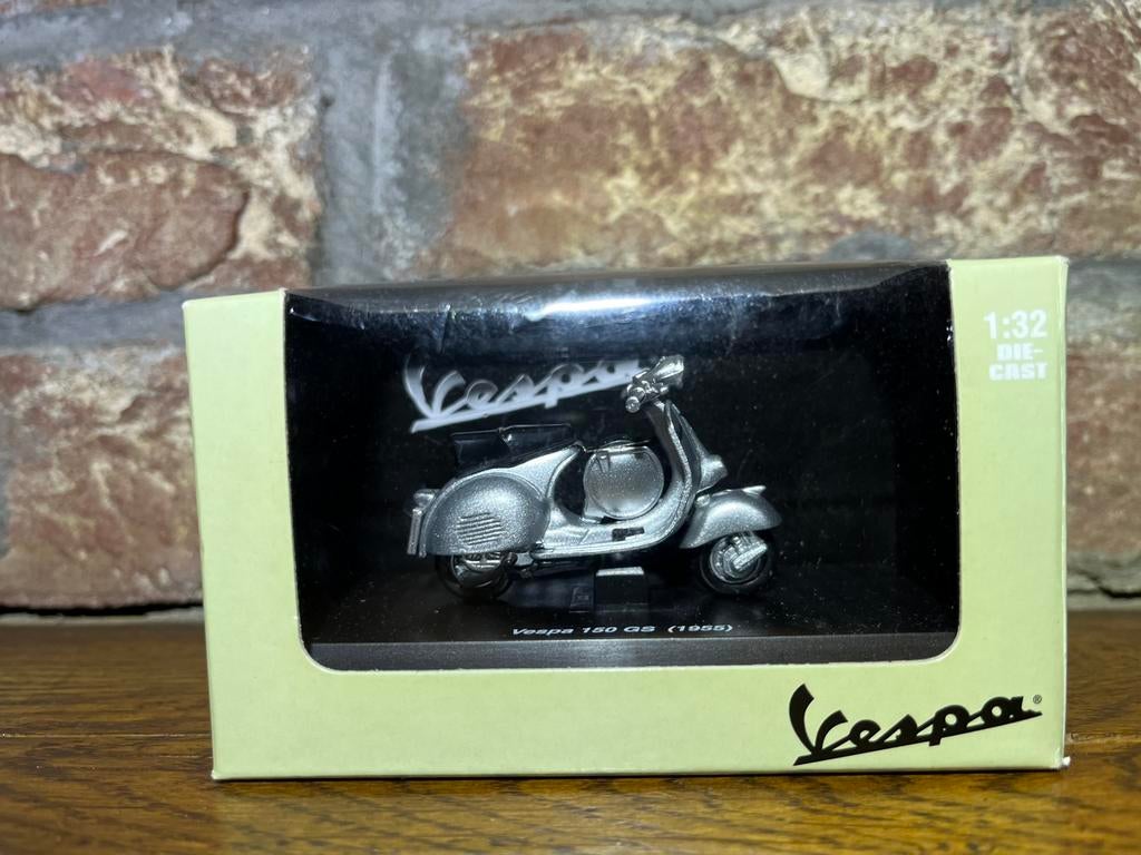 Vespa 150 GS (1955) 1:32, Ophalen of Verzenden, Zo goed als nieuw