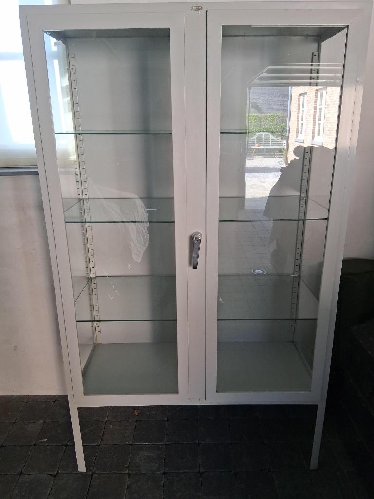 apotheekkastje - Vitrine, Ophalen