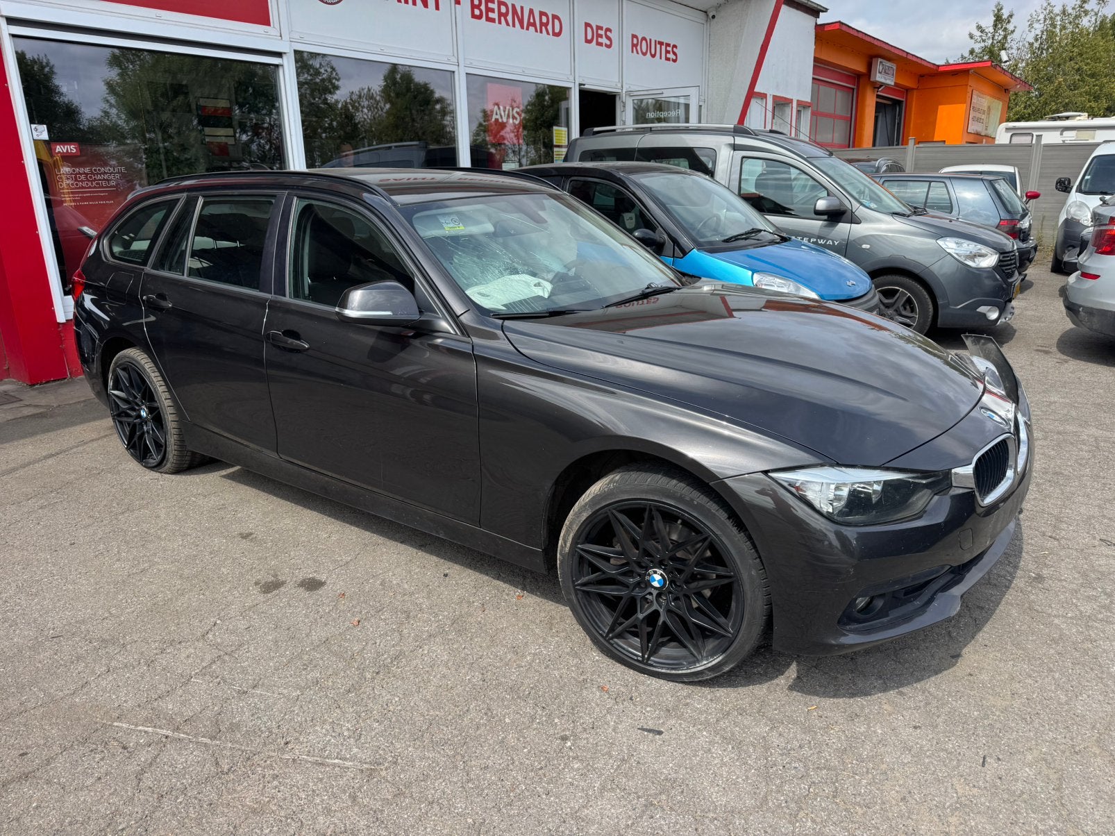 Bmw 318d accidenté, Autos, BMW, Particulier, Achat
