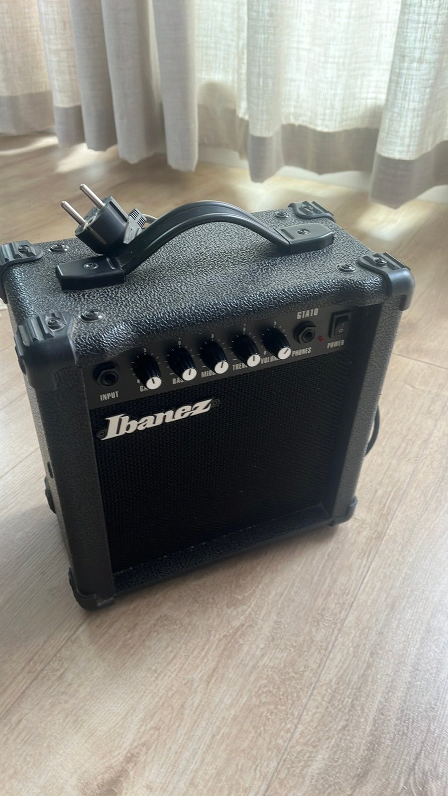 Ibanez Gitaarversterker GTA10, Muziek en Instrumenten, Versterkers | Bas en Gitaar, Ophalen, Zo goed als nieuw