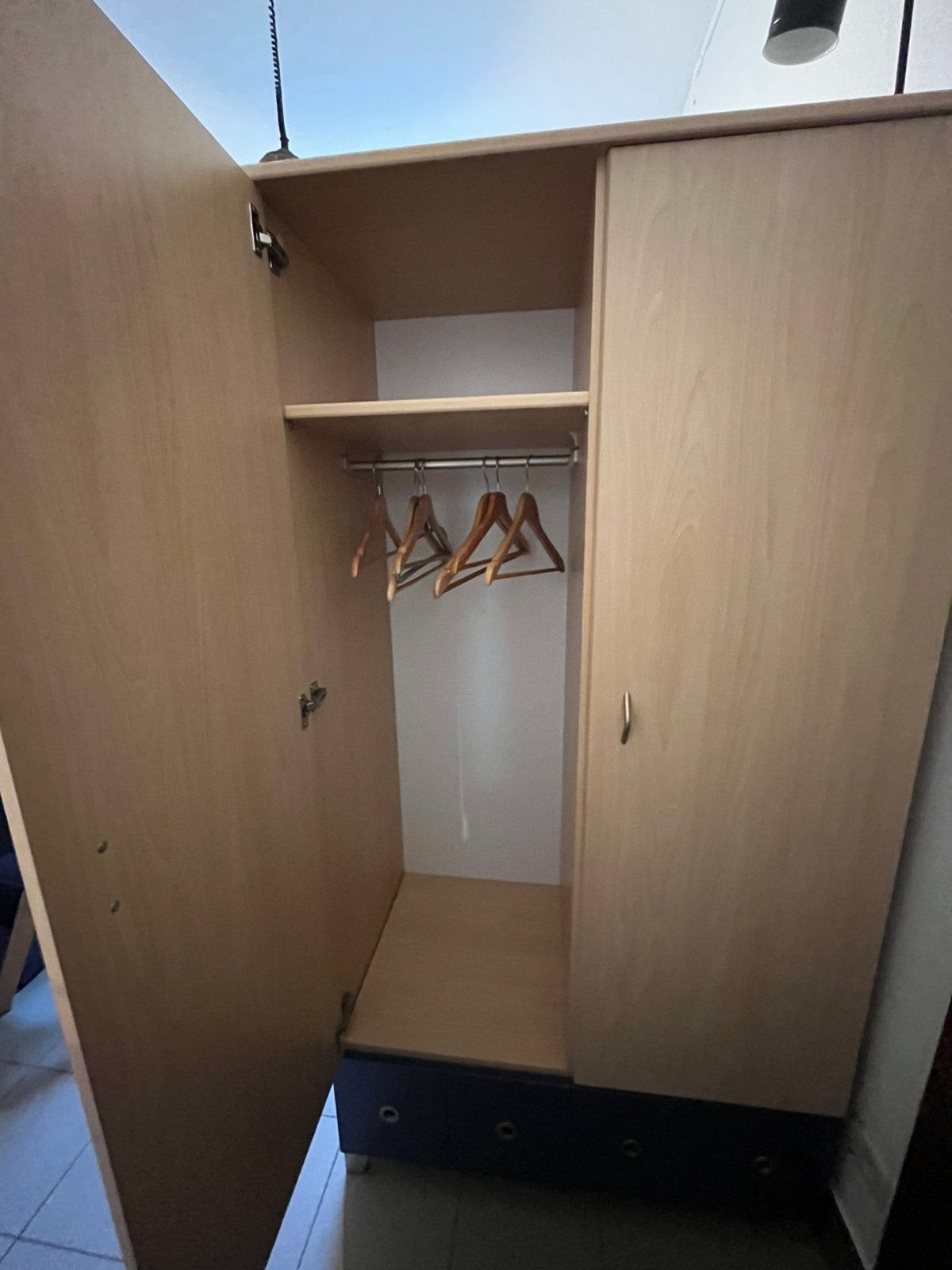 Kleerkast en kleinere kast, Ophalen, Zo goed als nieuw