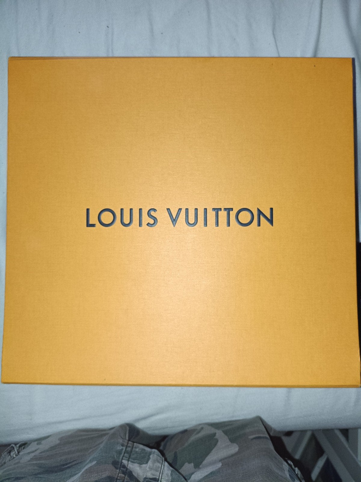 Louis Vuitton handtas, Ophalen, Gedragen
