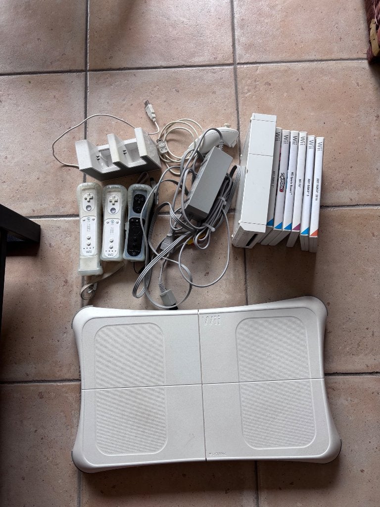 Wii met spelletjes en accessoires, Ophalen, Gebruikt, Met 3 controllers of meer, Met games