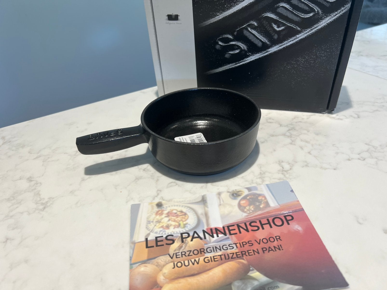 Nouvelle casserole Staub 12 cm livrée dans sa boîte, Maison & Meubles, Cuisine | Casseroles & Poêles, Neuf, Enlèvement ou Envoi