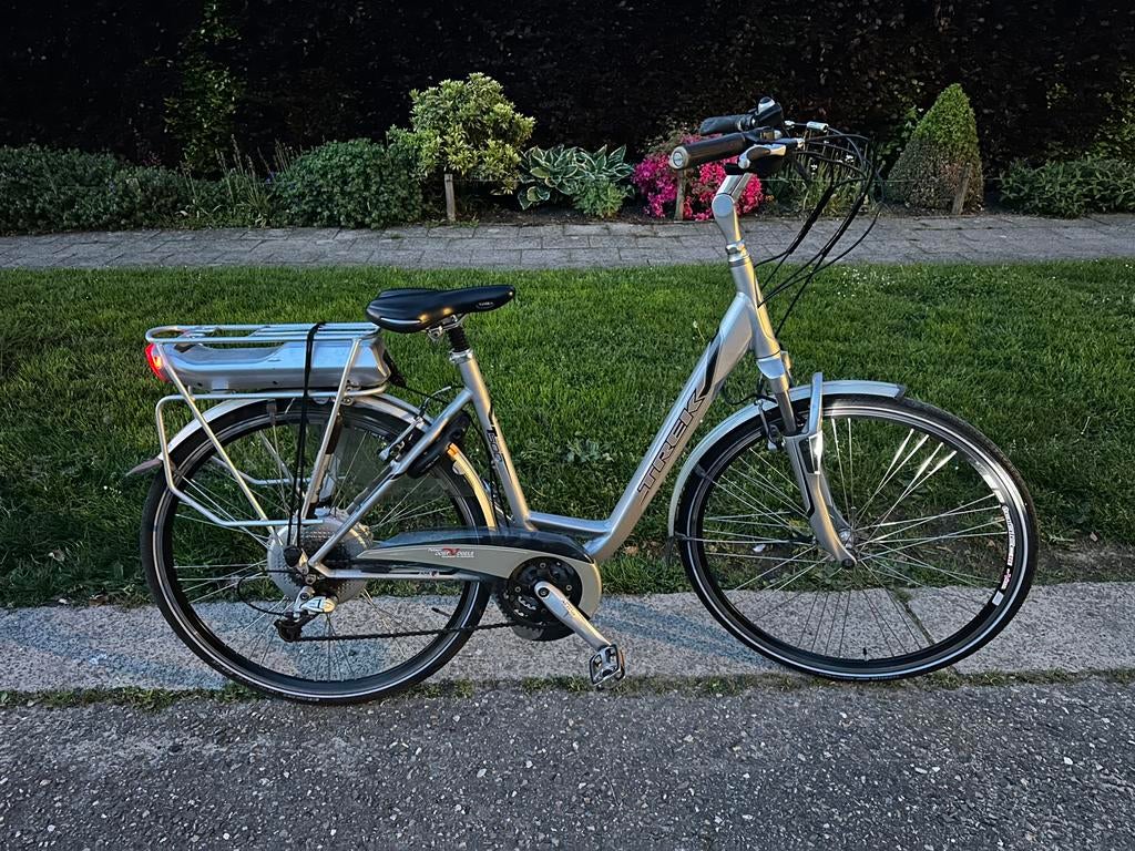 Elektrische damesfiets trek, Fietsen en Brommers, Elektrische fietsen, Ophalen, Zo goed als nieuw