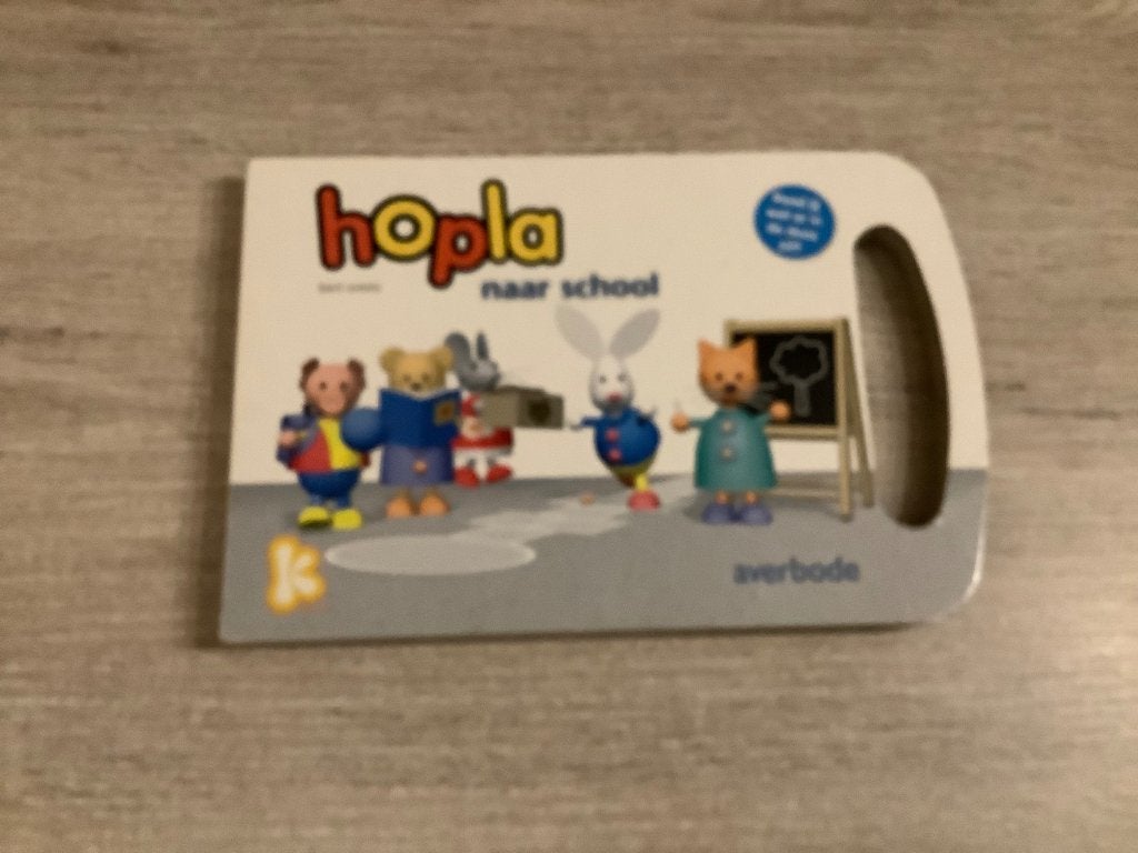Hopla naar school voorleesboek (2010), Elena Schutjes, Jongen of Meisje, Ophalen of Verzenden, Zo goed als nieuw