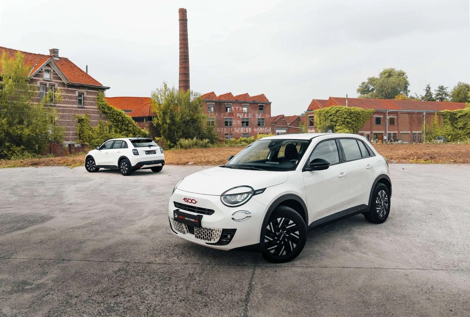 Fiat 600 600e 54 kWh | Red-editie (bj 2024, automaat), Automaat, Stof, Gebruikt, Zwart
