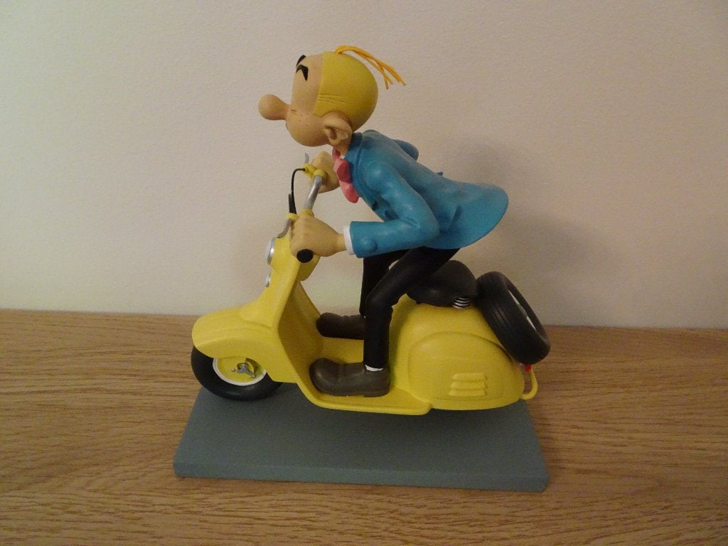 Figurine Leblon Delienne - Fantasio en scooter - Spirou -, Collections, Personnages de BD, Enlèvement ou Envoi, Gaston ou Spirou