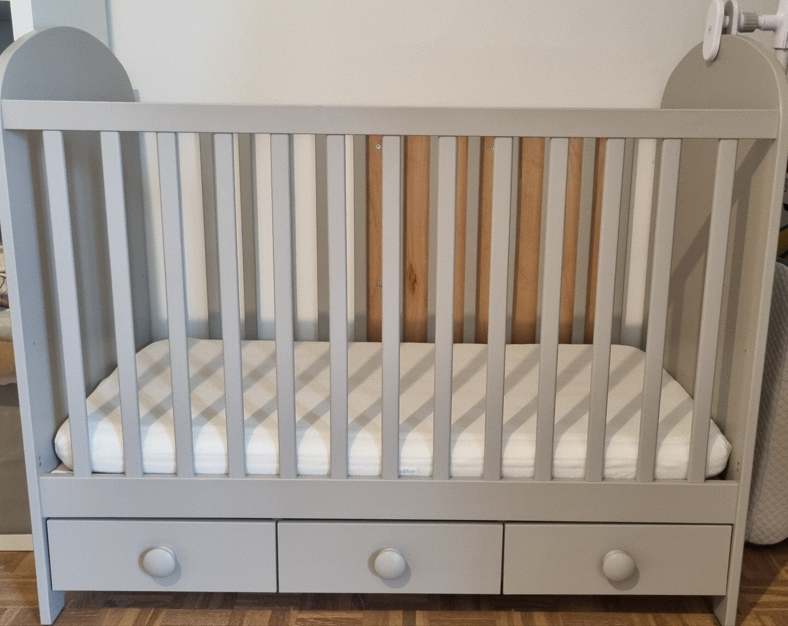babybed met aerosleep matras, matrasbeschermer en hoeslakens, Kinderen en Baby's, Ophalen, Zo goed als nieuw, Ledikant