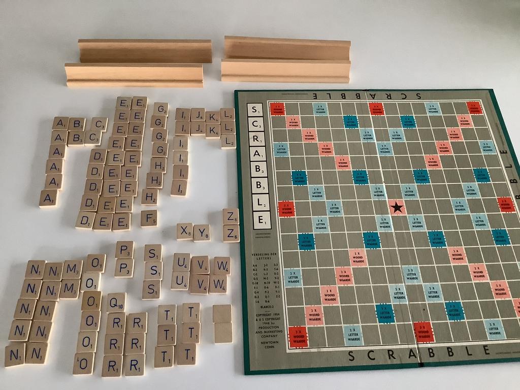 Scrabble met houten blokjes, Hobby en Vrije tijd, Ophalen, Zo goed als nieuw