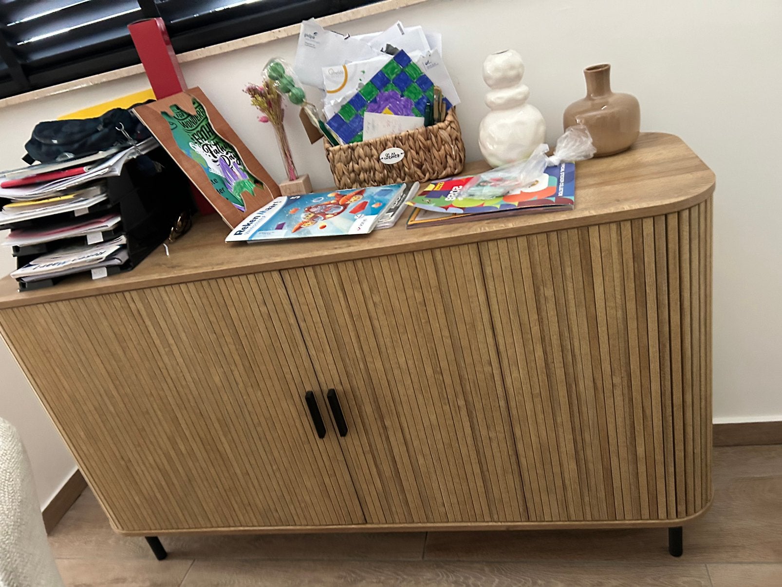 Ronde Tafel met 4 stoelen en dressoir, Huis en Inrichting, Ophalen, Zo goed als nieuw