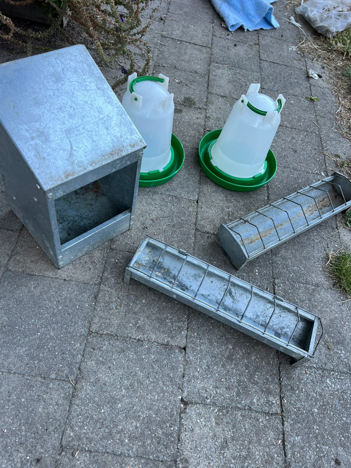 Voeder- en drinkbak voor kwartels of kuikens, Dieren en Toebehoren, Ophalen, Gebruikt