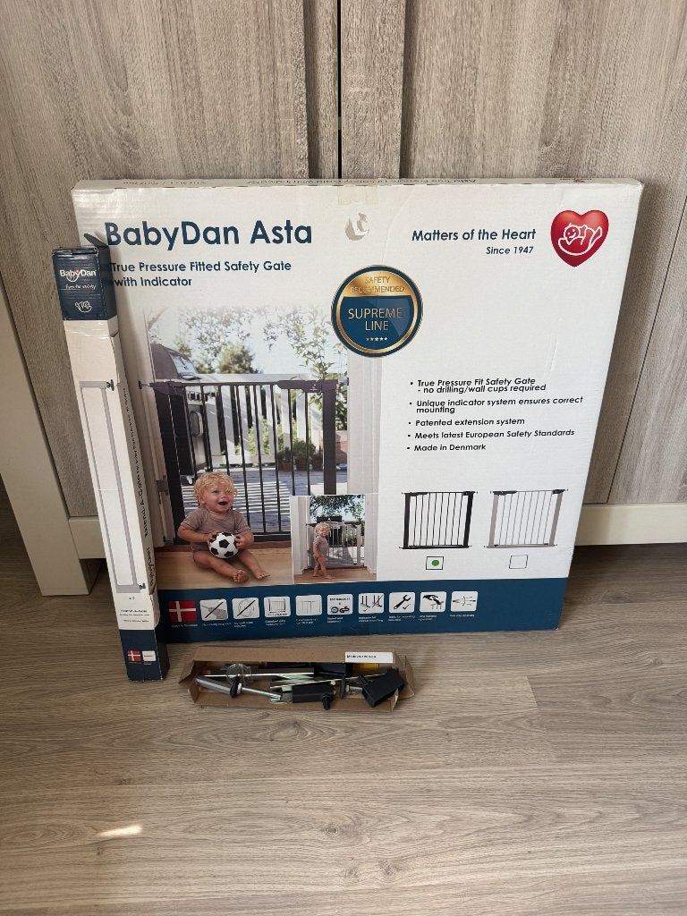 Traphek + extensie zwart babydan asta, Ophalen, Aluminium, Zo goed als nieuw, 115 cm of meer