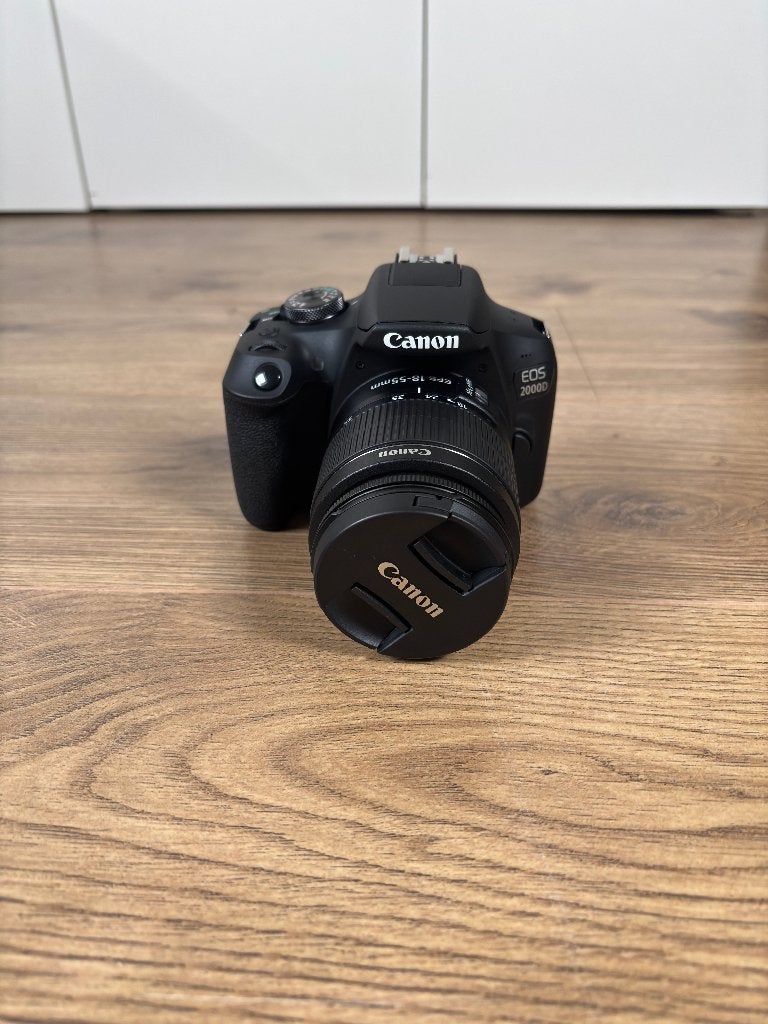 Canon EOS 2000D + Objectif 18-55 mm + Boîte + Carte SD, Canon, Moins de 4 fois, Enlèvement, 24 mégapixels