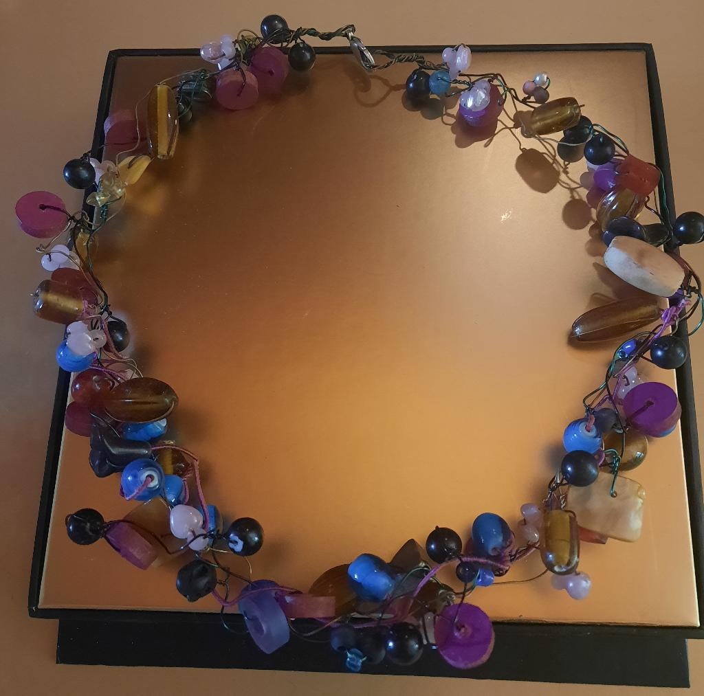 Fraaie halsketting in kleurrijk glaswerk - choker, Ophalen of Verzenden, Zo goed als nieuw, Overige kleuren, Overige materialen