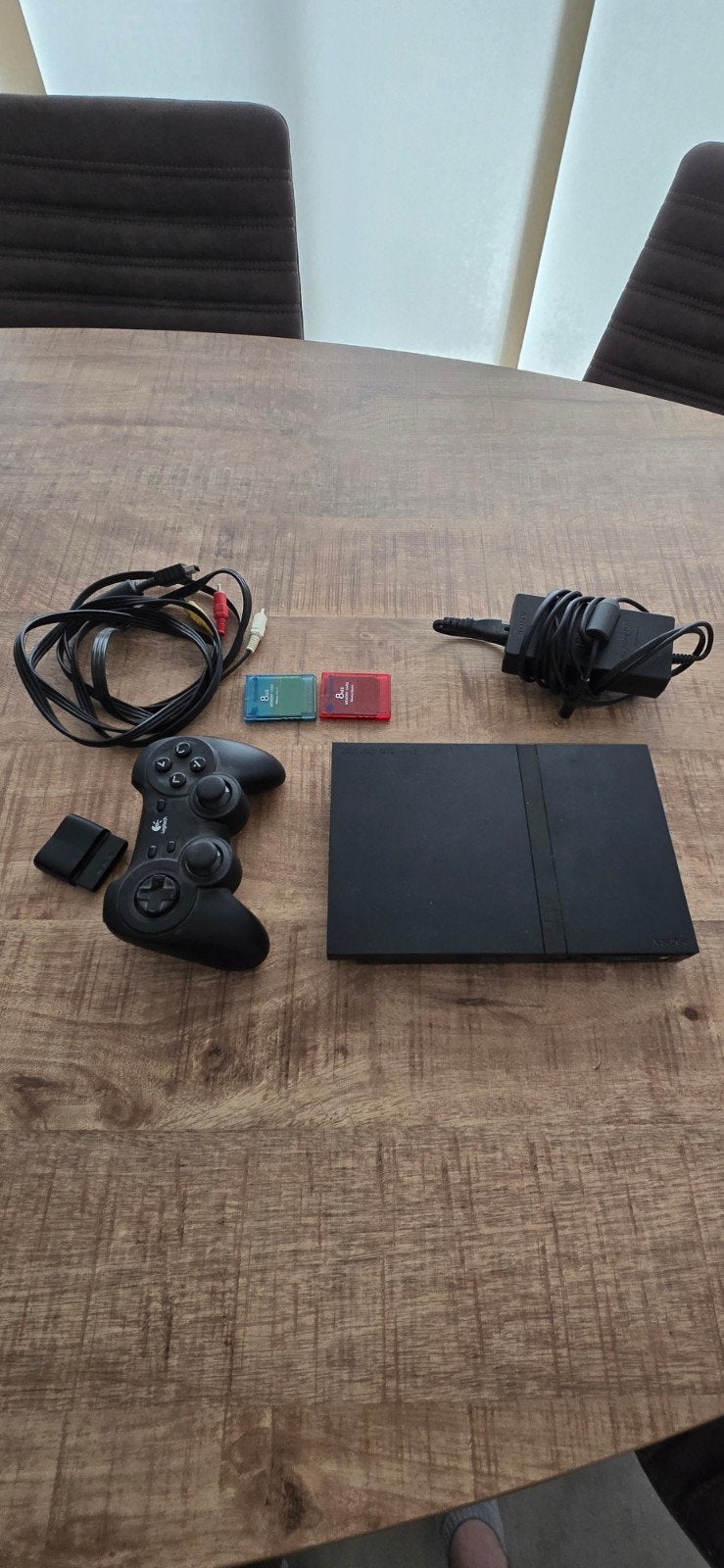 Playstation 2 met 2 memory cards + logitech controller, Enlèvement, Utilisé, Noir, Slim