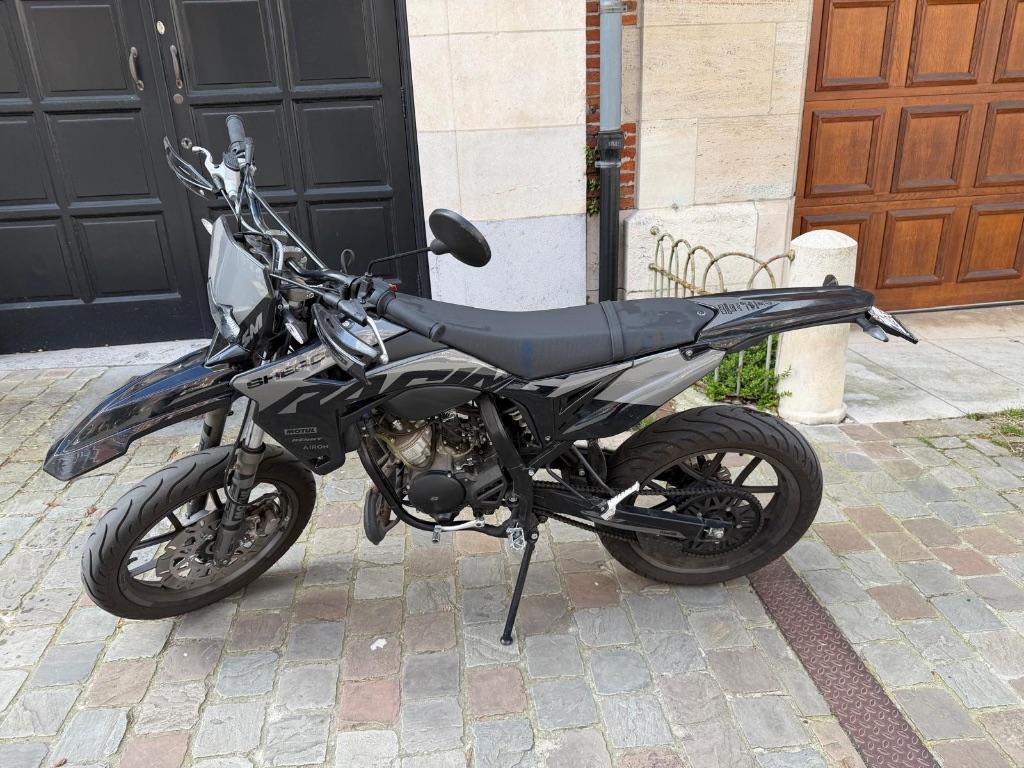 Sherco 50SM-R Blackmoon, Fietsen en Brommers, 6 versnellingen, 49 cc, Zo goed als nieuw, Ophalen