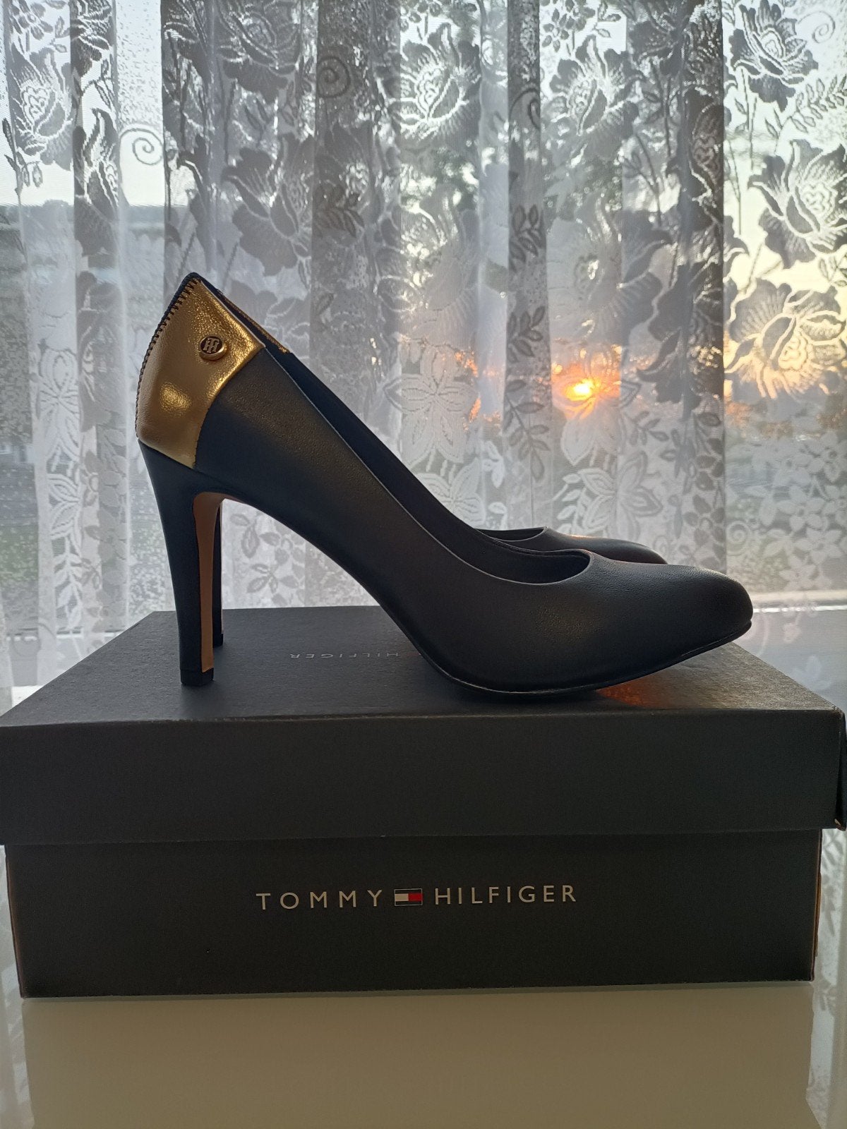 ✨ SPLINTERNIEUW! Tommy Hilfiger pumps – van €130 voor €70, Ophalen, Zwart, Nieuw, Pumps