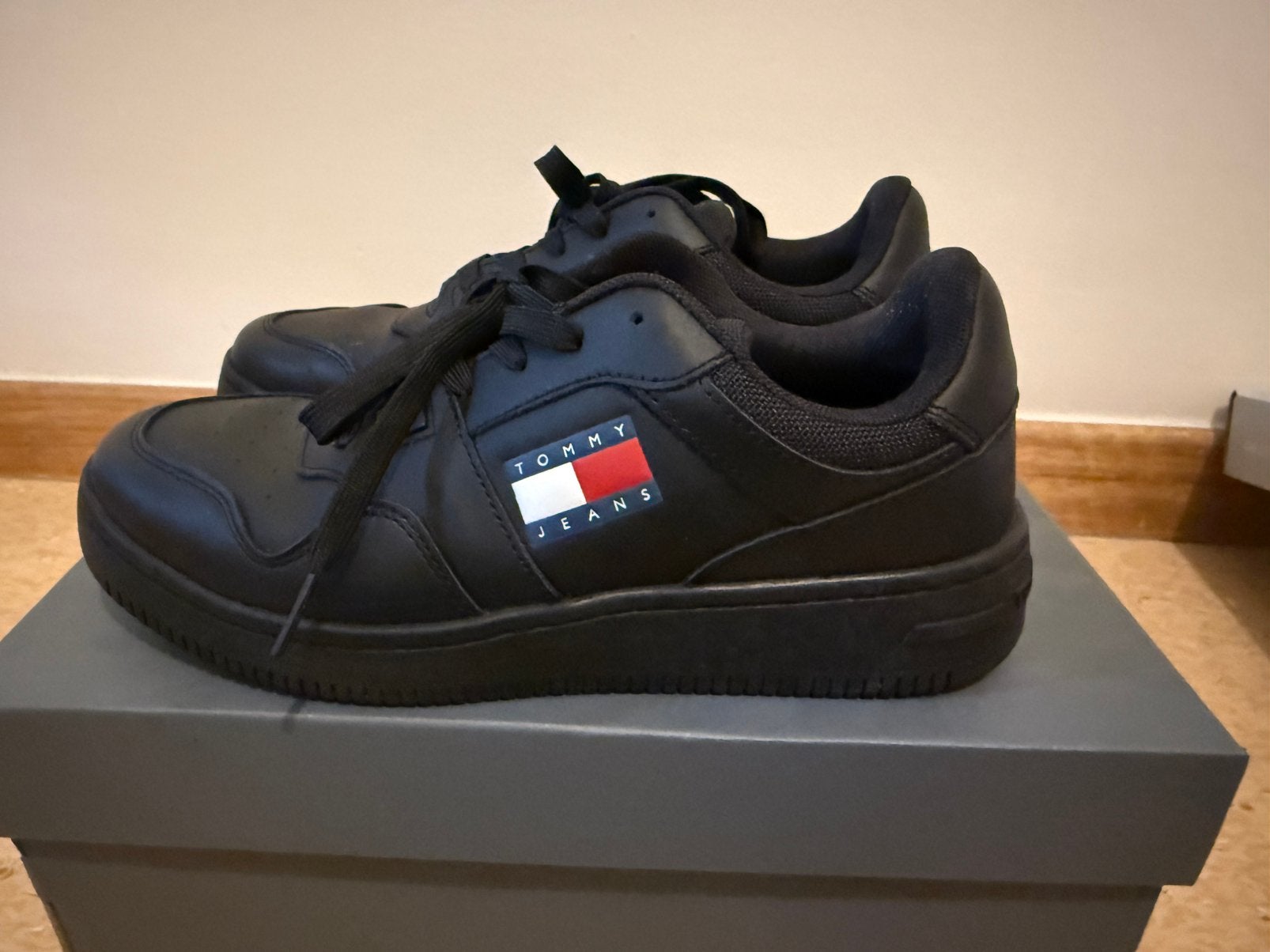 Chaussure tommy hilfigher original taille38 neuf, Ophalen of Verzenden, Zo goed als nieuw