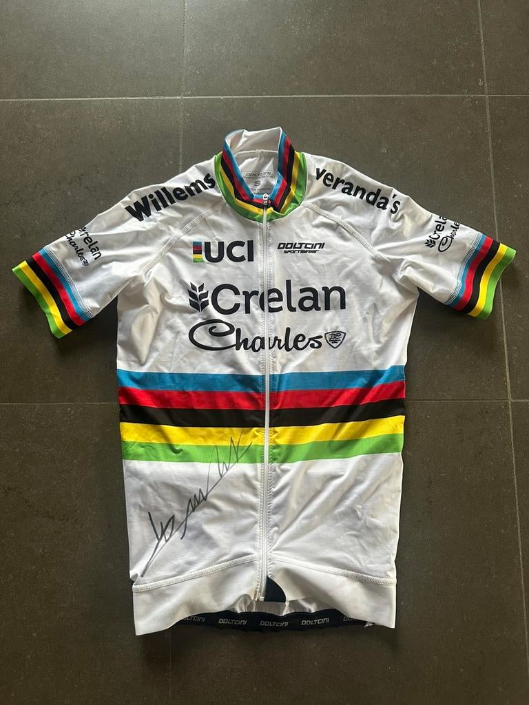 Zeldzaam truitje van wout van aert + gesigneerd 2017, Fietsen en Brommers, Fietsaccessoires | Fietskleding, Ophalen, Zo goed als nieuw