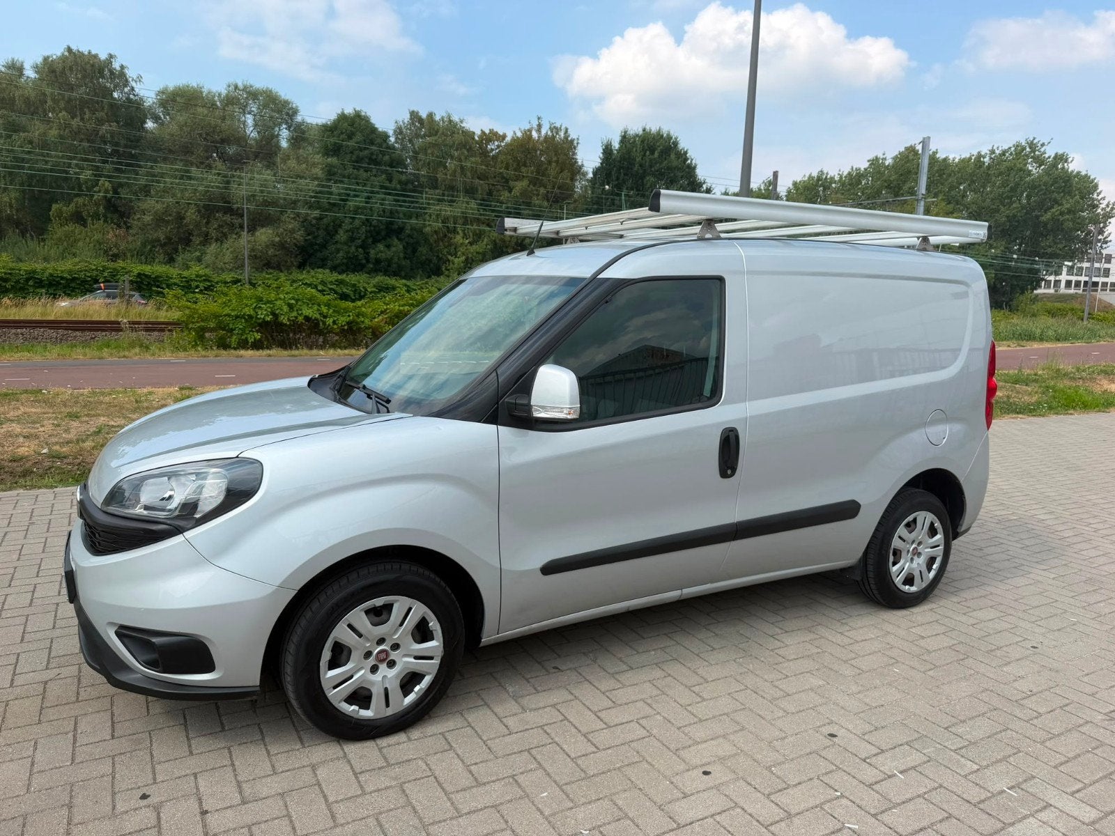 FIAT DOBLO 1.3 DIESEL 2020 113000KM AC NAVI KEURING EURO6B, Auto's, Bestelwagens en Lichte vracht, Voorwielaandrijving, Stof, Euro 6