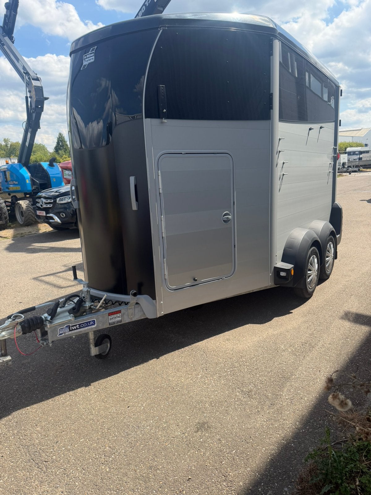 Remorque pour 2 chevaux Hbx 511 avec sellier, Enlèvement, Neuf