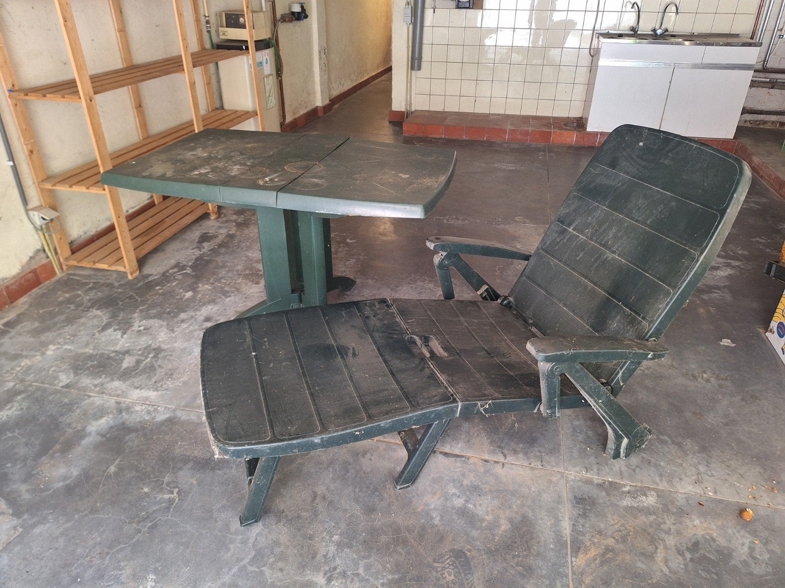 table et chaise longue de jardin, Enlèvement