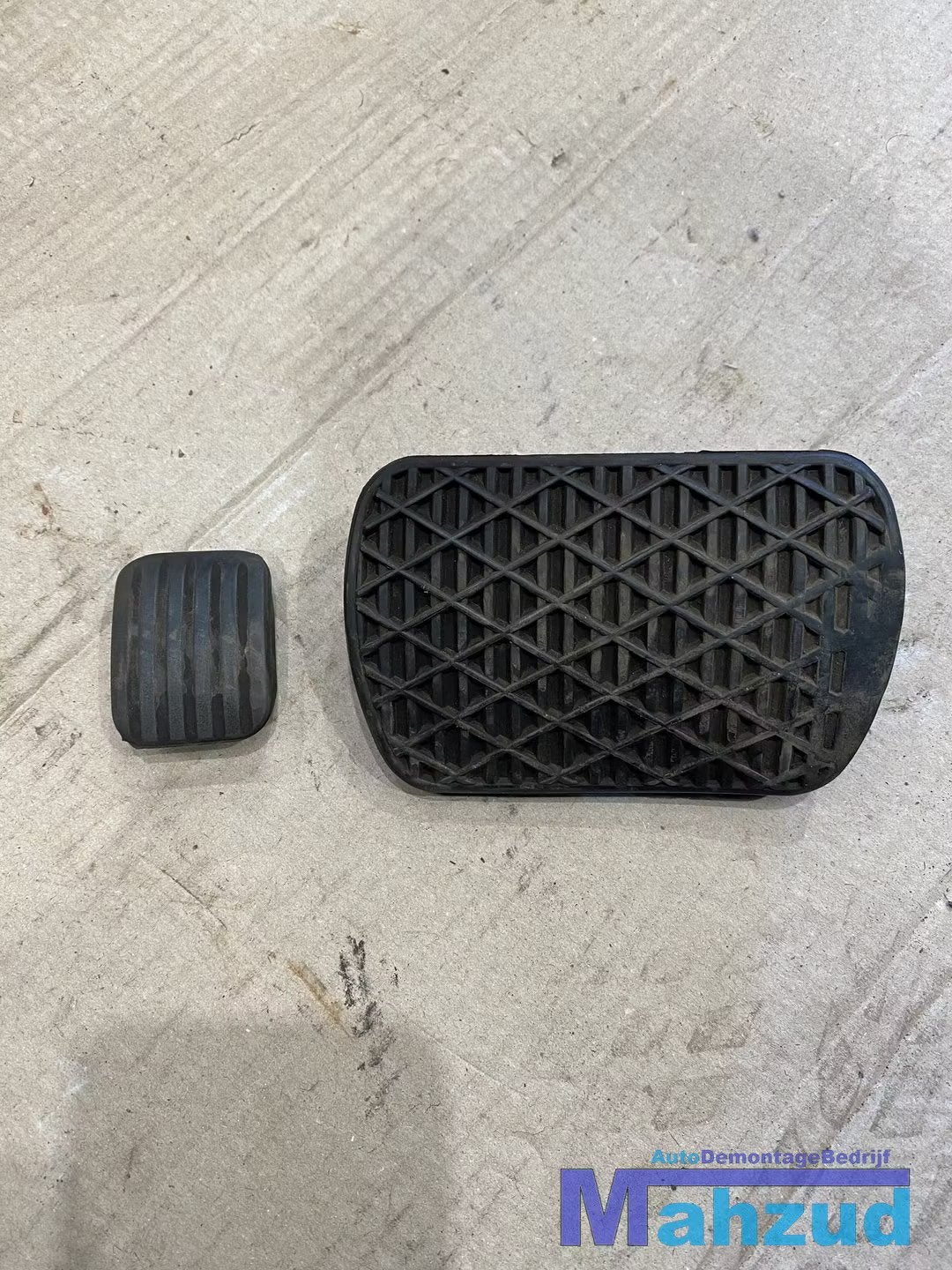 MERCEDES CLK W209 W203 Rempedaal rubber pedaalrubber 1232910, Gebruikt, Mercedes-Benz AG, Mercedes-Benz, Mercedesstrasse 120
70372  Stuttgart, DE