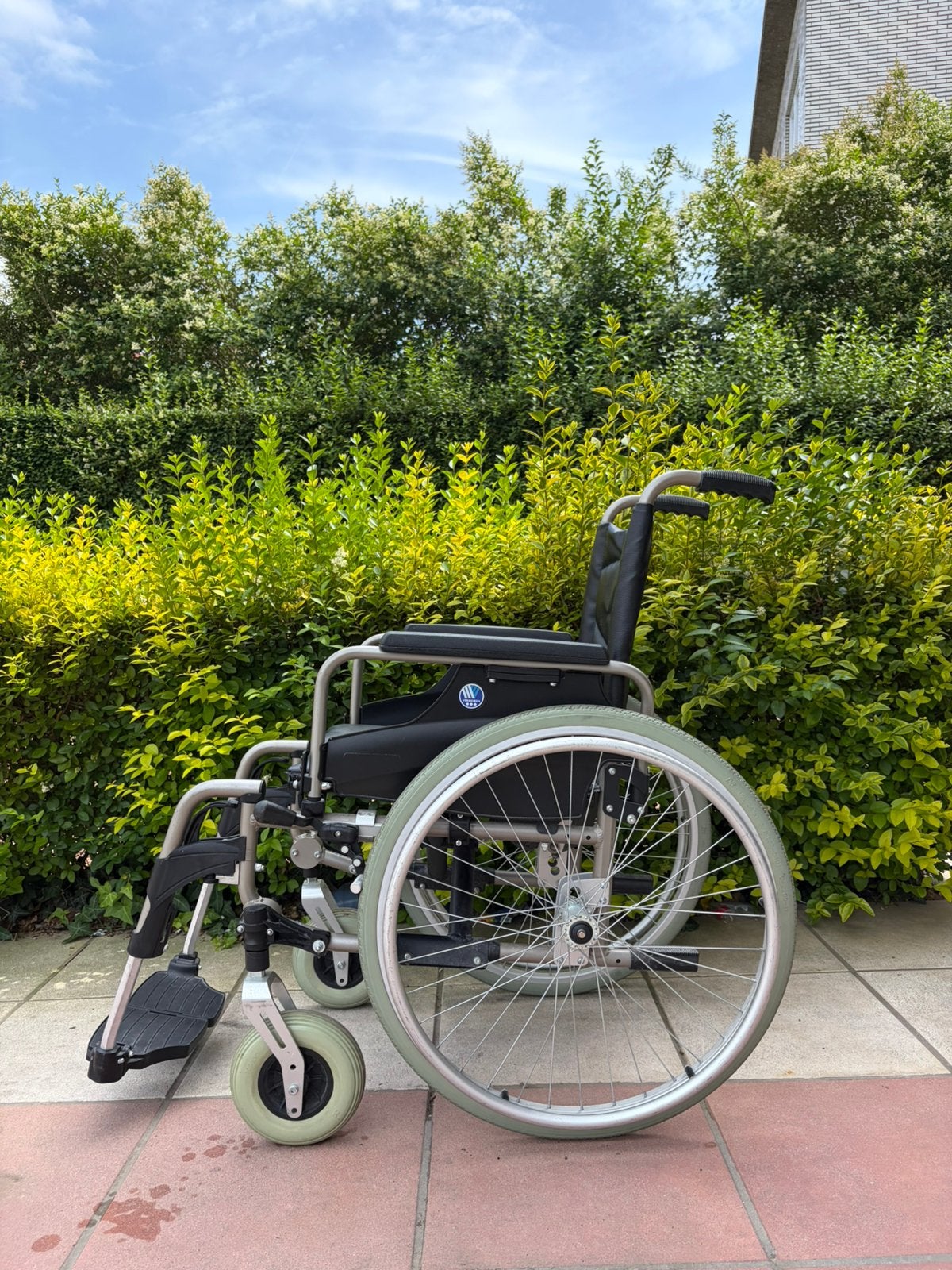 Chaise roulante pliable Vermeiren V 200 état neuf, Enlèvement ou Envoi, Pliant, Comme neuf, Fauteuil roulant manuel