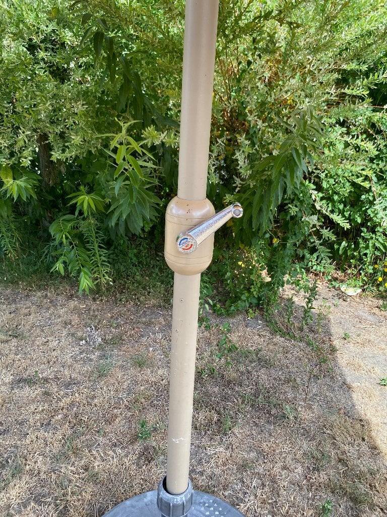 parasol met betonnen voet, Tuin en Terras, Parasols, Nieuw, Stokparasol, 3 tot 4 meter, Verstelbaar, Waterdicht, Ophalen