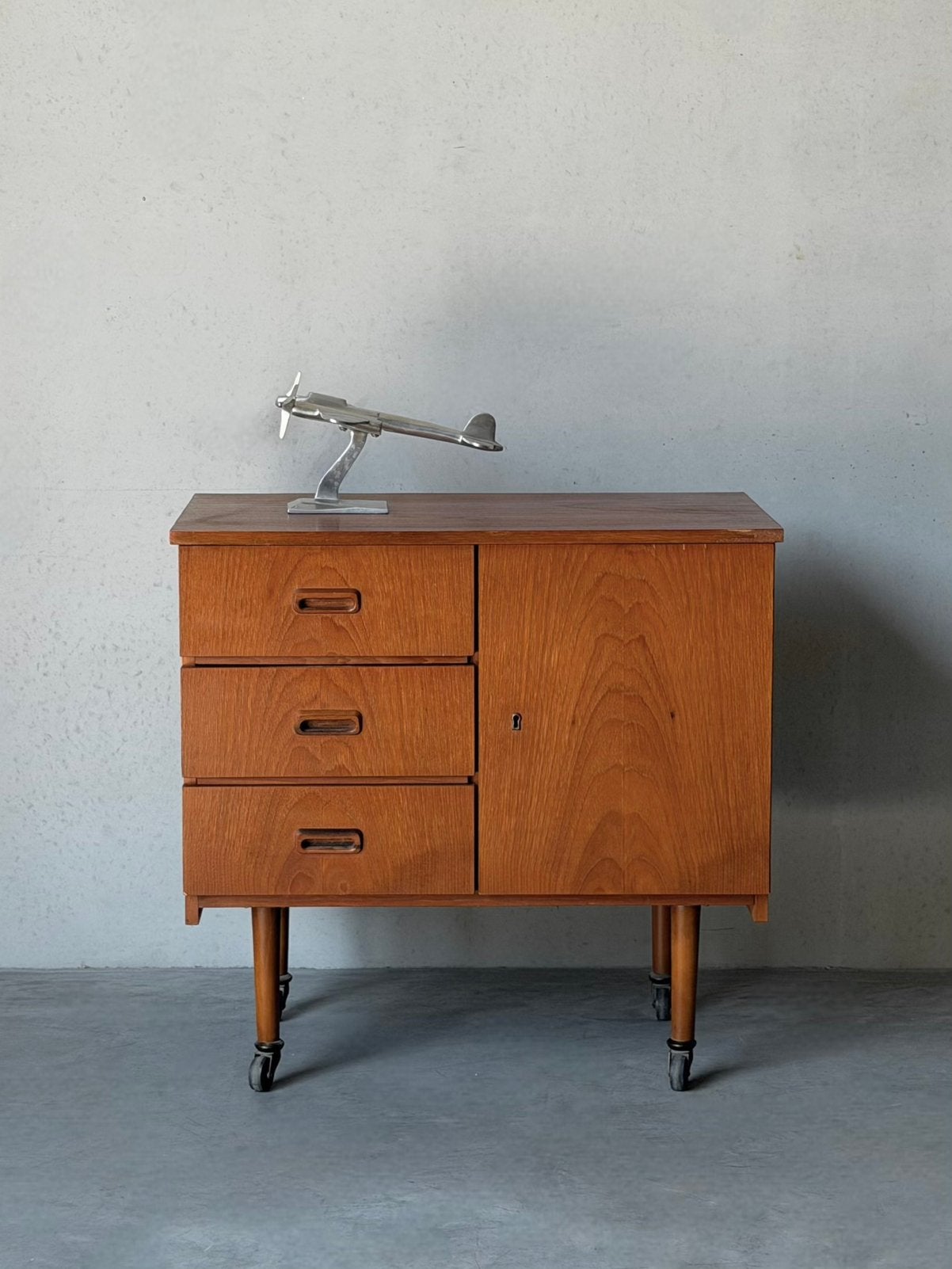 Vintage Deense teak kast, 1960 – Mid Century Modern dressoir, Ophalen, Zo goed als nieuw