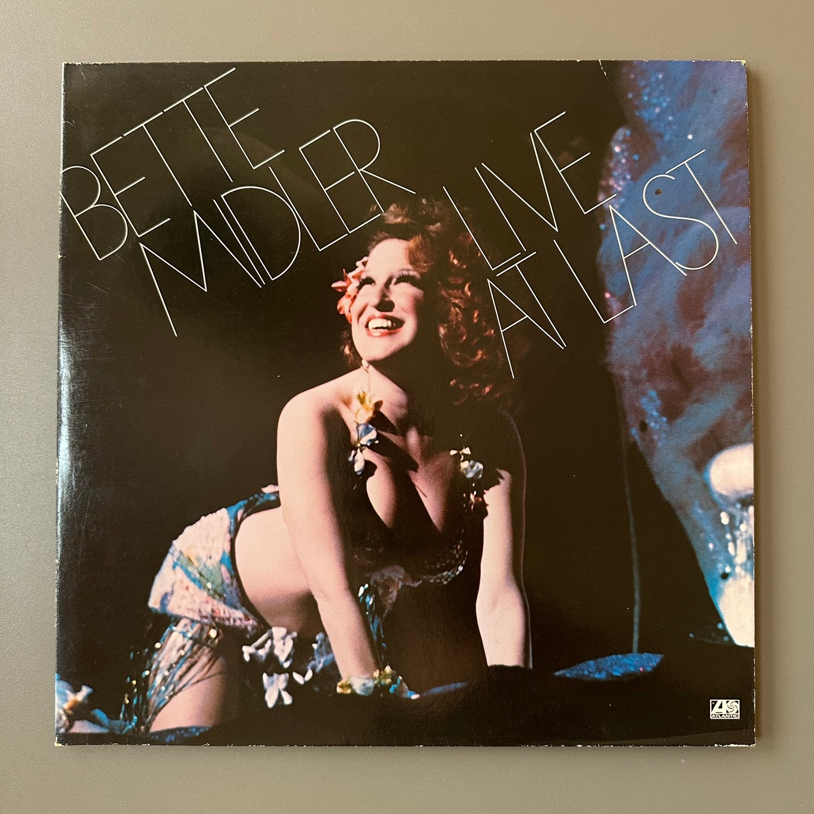 Bette Midler – Live At Last 1977 LP, CD & DVD, Enlèvement ou Envoi, Autres genres, Utilisé, Double LP