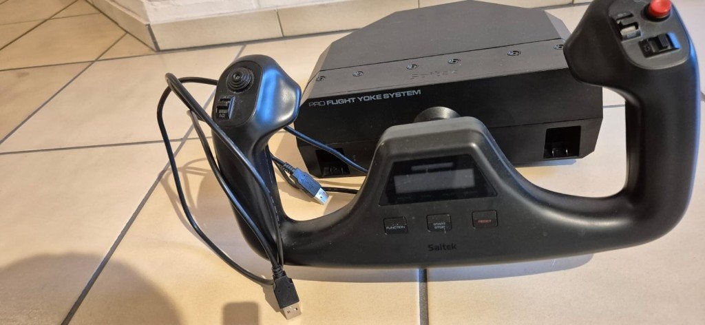 Yoke, Computers en Software, Ophalen, Gebruikt, Logitech