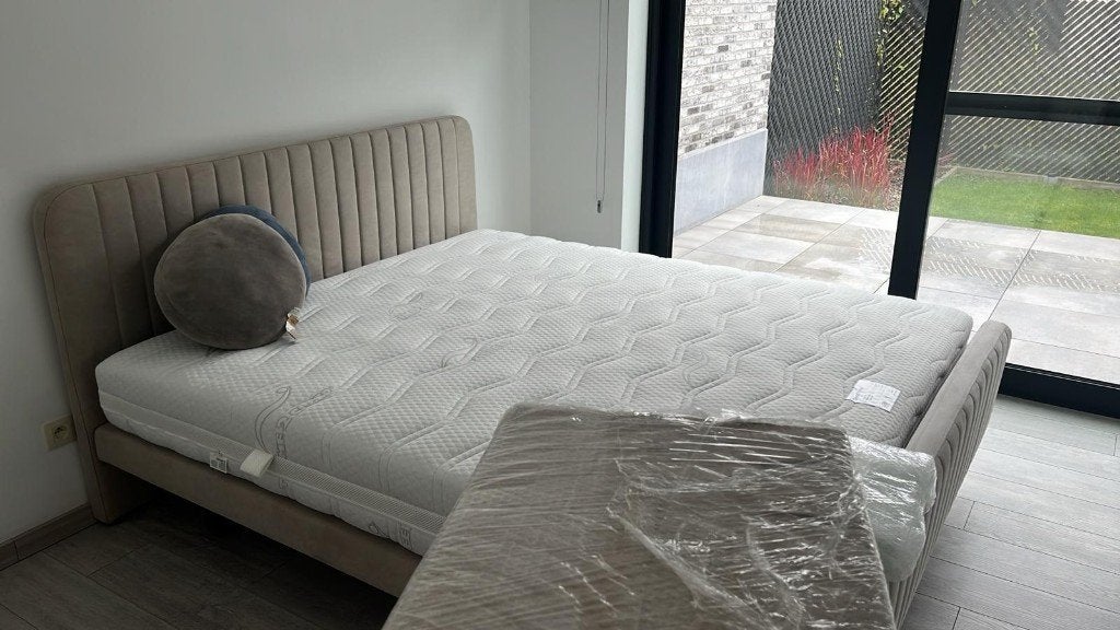 Bed 160x200 incl.matras in perfecte staat te koop, Huis en Inrichting, Slaapkamer | Boxsprings, Ophalen, Beige, Tweepersoons, Zo goed als nieuw