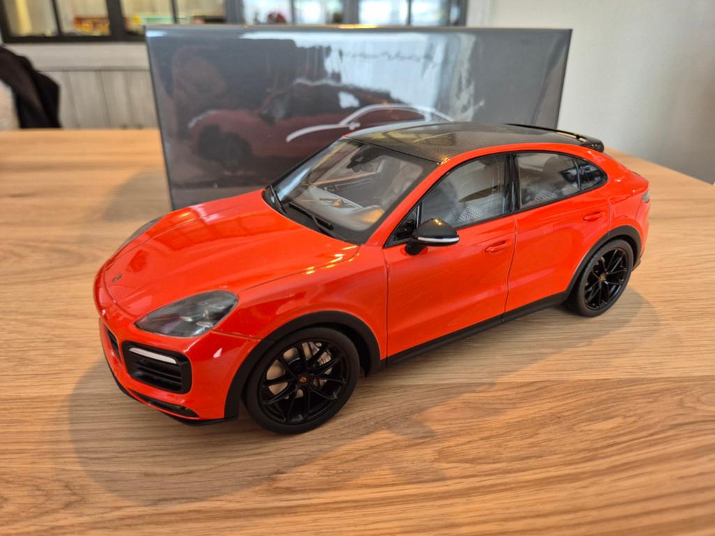 Porsche Cayenne S Coupé Lava Orange 1/18 Norev Dealer editio, Hobby en Vrije tijd, Ophalen, Nieuw, Auto, Norev