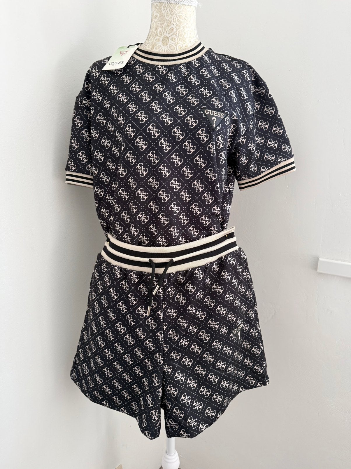 Guees korte set met T-shirt, Kleding | Dames, Jumpsuits, Ophalen of Verzenden, Nieuw, Maat 38/40 (M), Blauw