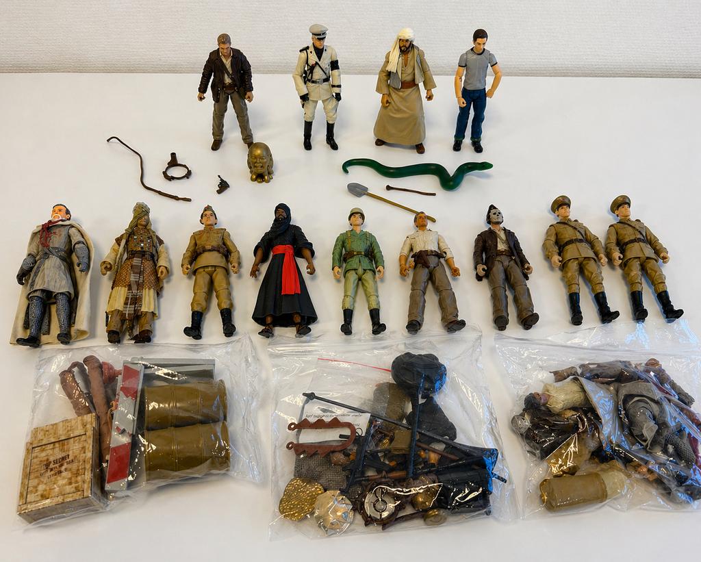 figurines de fête Indiana Jones Hasbro 2008 avec accessoires, Enlèvement ou Envoi, Comme neuf