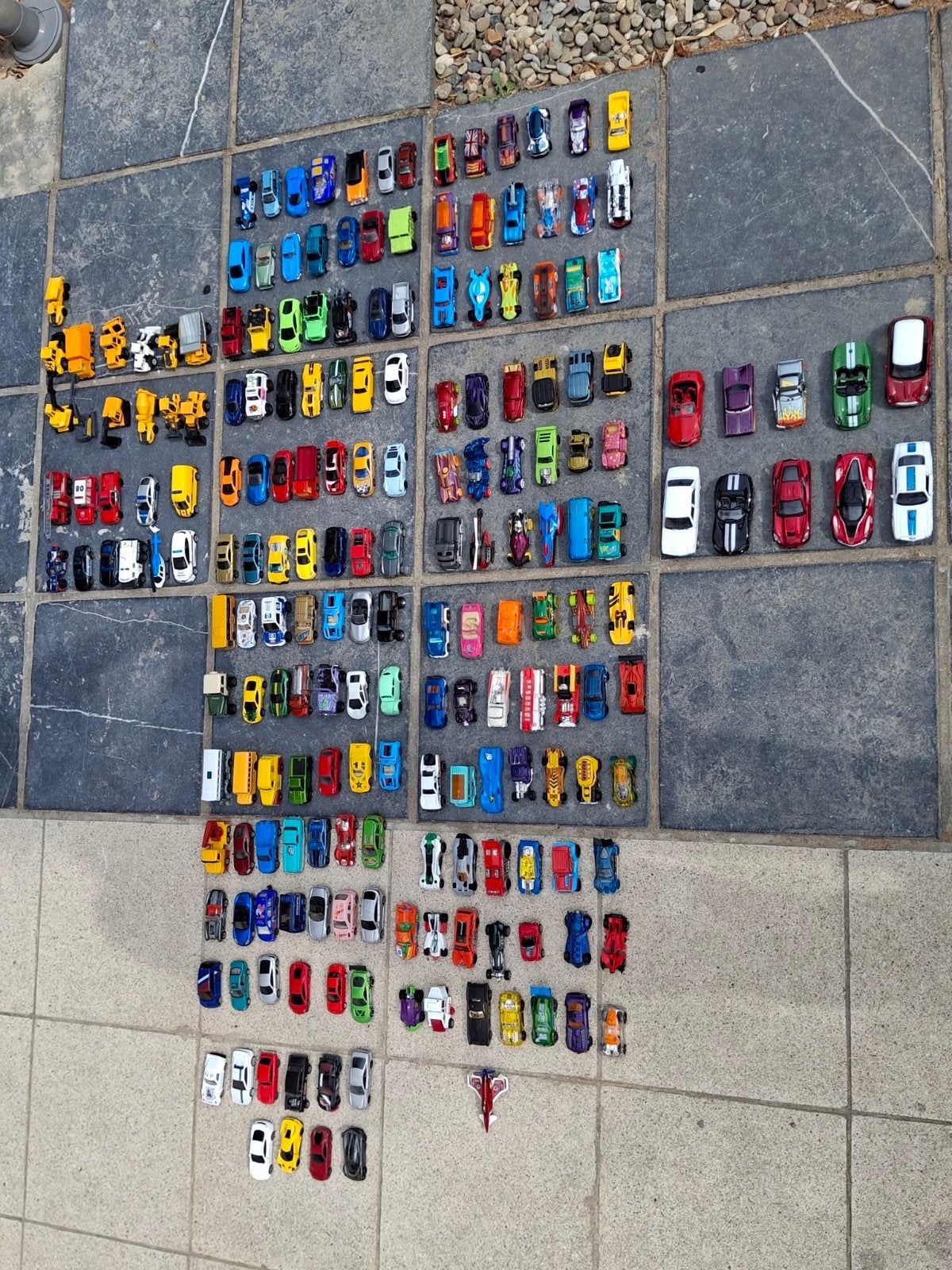 petites et moyennes voitures dont des Hotwheels, Enlèvement