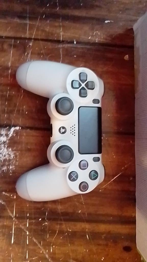 Ps4 controller werkt perfect, Games en Spelcomputers, Spelcomputers | Sony Consoles | Accessoires, Ophalen, Zo goed als nieuw