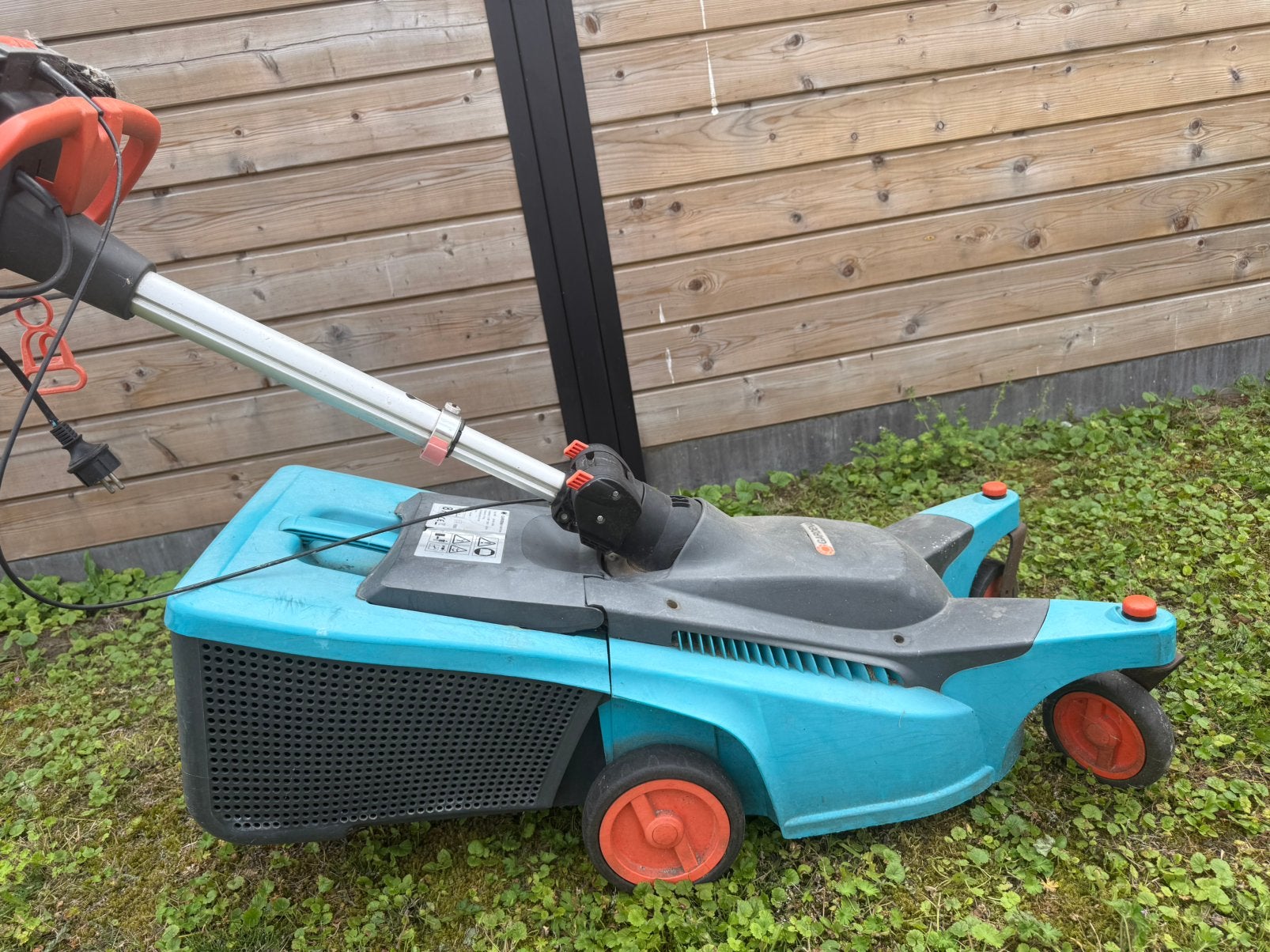 Gardena grasmachine, werkt nog., Tuin en Terras, Grasmaaiers, Ophalen, Gebruikt, 30 t/m 39 cm, Elektrische grasmaaier