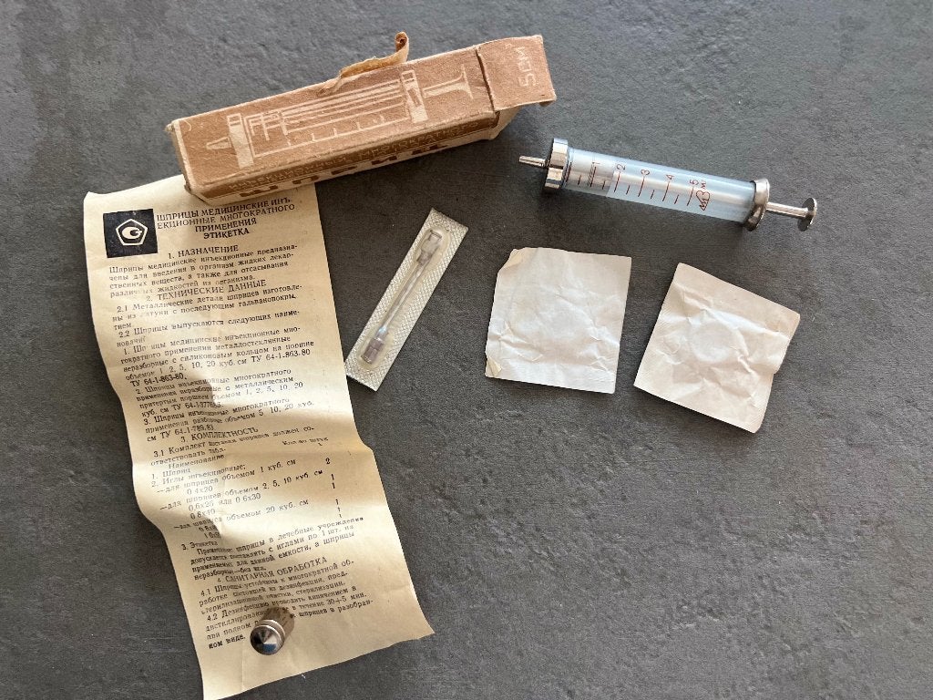 Seringue médicale soviétique 5 cm³ – URSS – kit complet, Enlèvement ou Envoi, Comme neuf