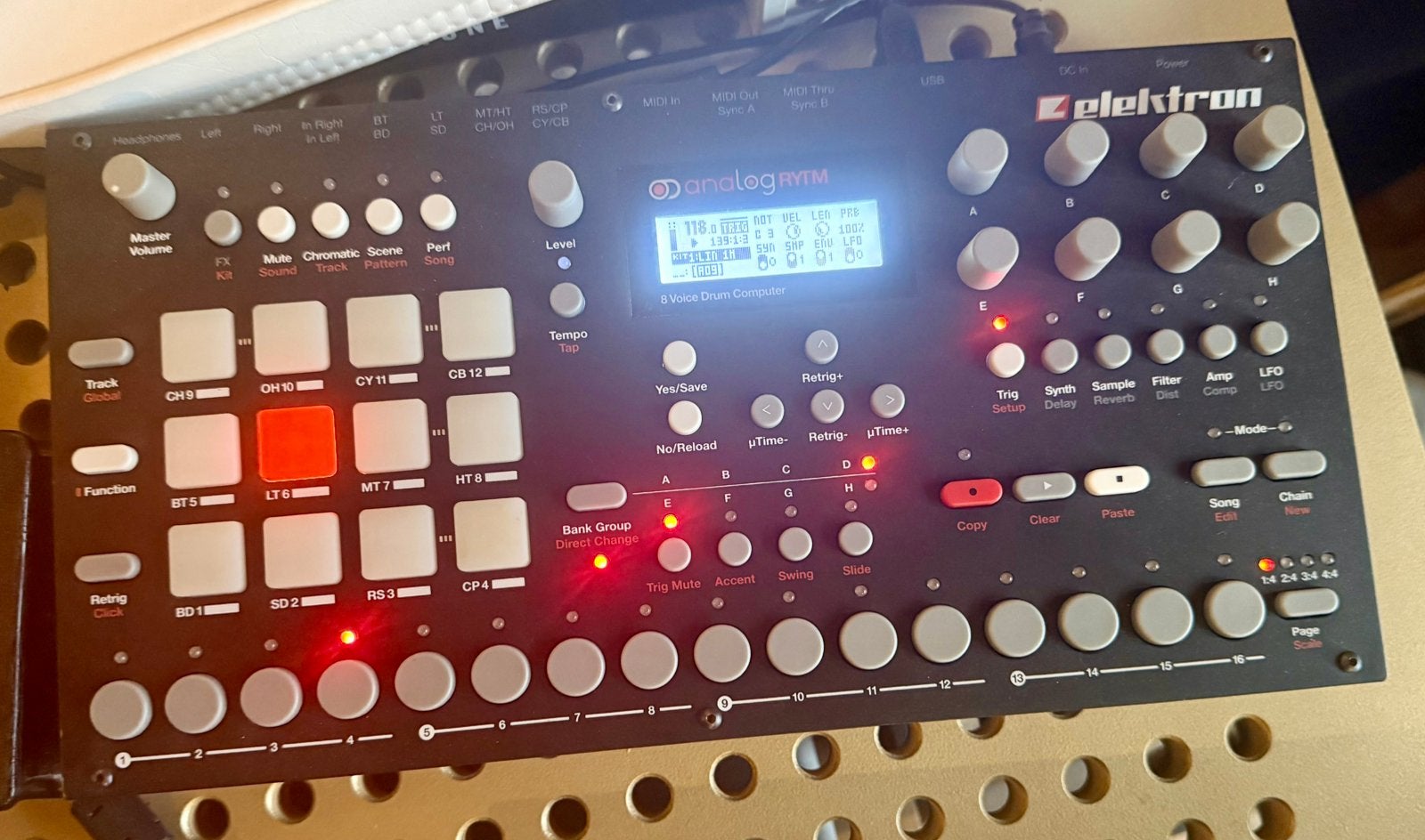Elektron Analog Rytm MKI – analoge drumcomputer en sampler, Muziek en Instrumenten, Ophalen, Gebruikt