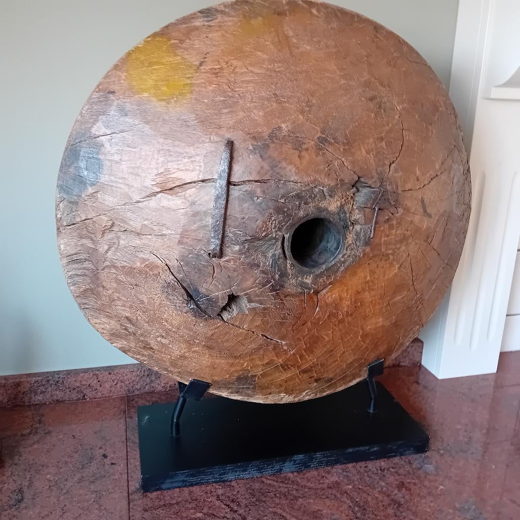 Mooi houten ornament op stalen voet, Ophalen, Gebruikt, Bruin