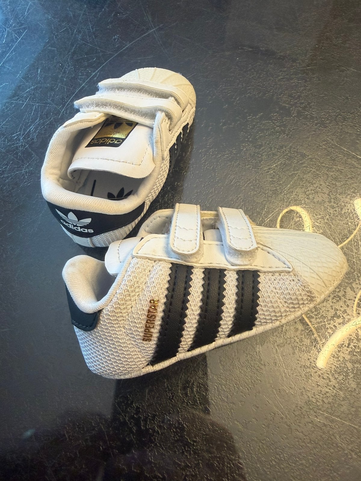 Nieuwe baby adidas schoentjes maat 17, Kinderen en Baby's, Babykleding | Schoentjes en Sokjes, Ophalen, Zo goed als nieuw, Schoentjes