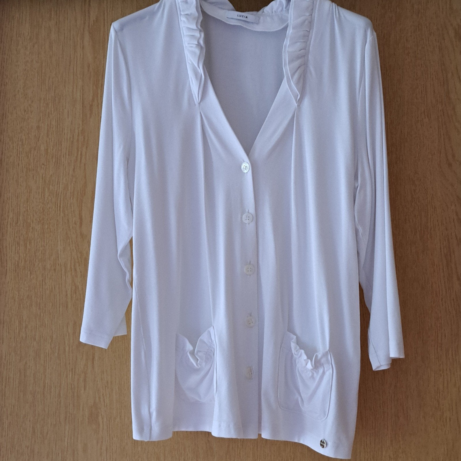 Cardigan Lucia Mt 40/42 en parfait état, Vêtements | Femmes, Blouses & Tuniques, Enlèvement ou Envoi, Blanc
